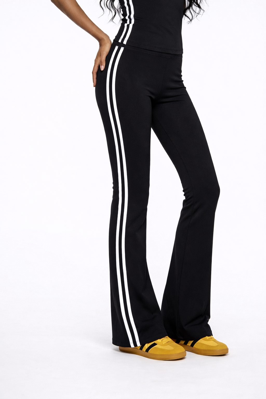Sporty Chic Flare Pants With Stripes - Image 4